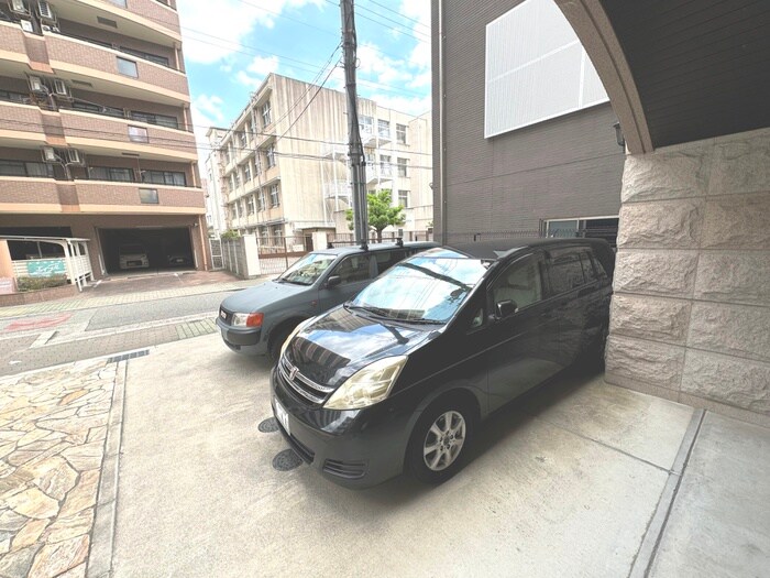 物件外観写真4　(駐車場)