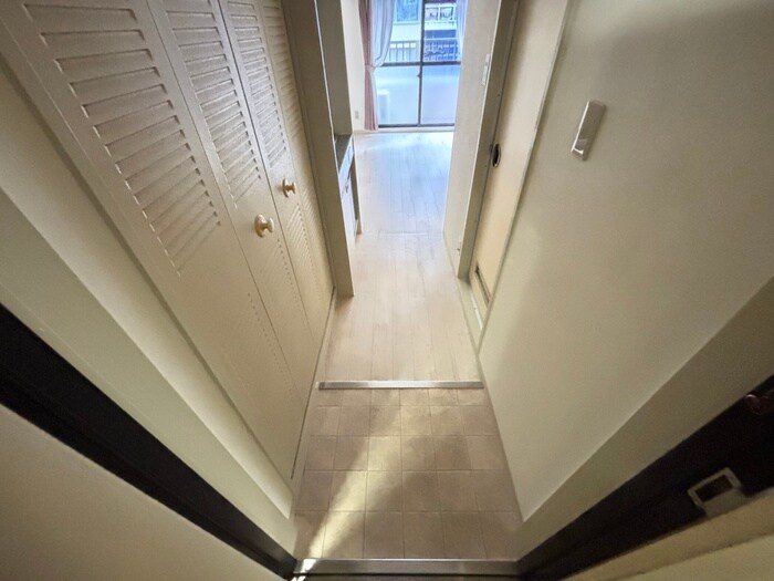 物件内観写真13　(玄関)