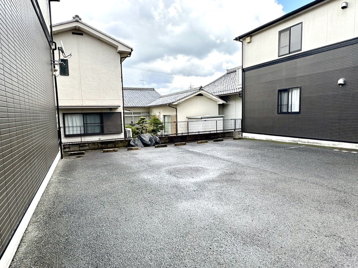 物件外観写真2　(駐車場)