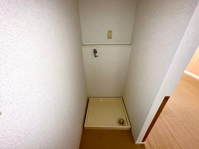 物件内観写真12　(洗濯機置場)