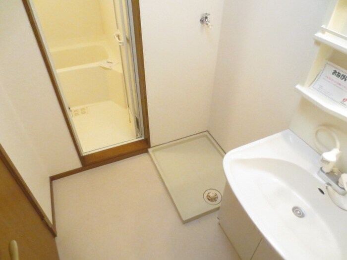 物件内観写真10　(洗濯機置場)