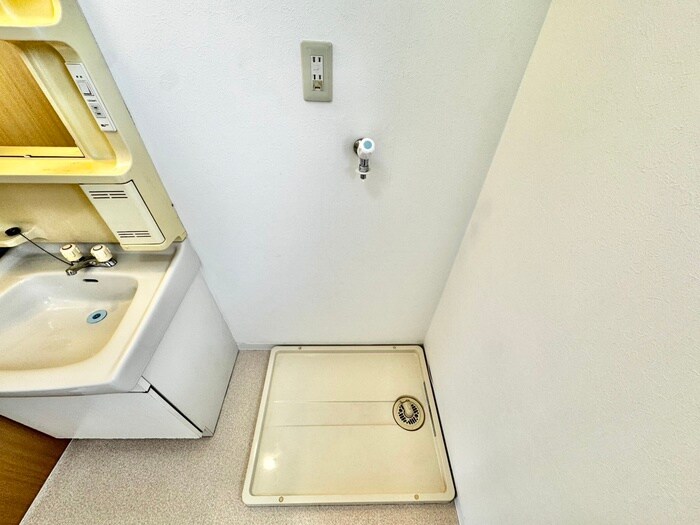 物件内観写真15　(洗濯機置場)