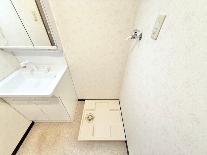 物件内観写真15　(洗濯機置場)