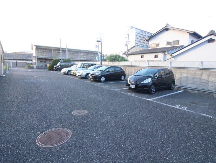 物件外観写真4　(駐車場)