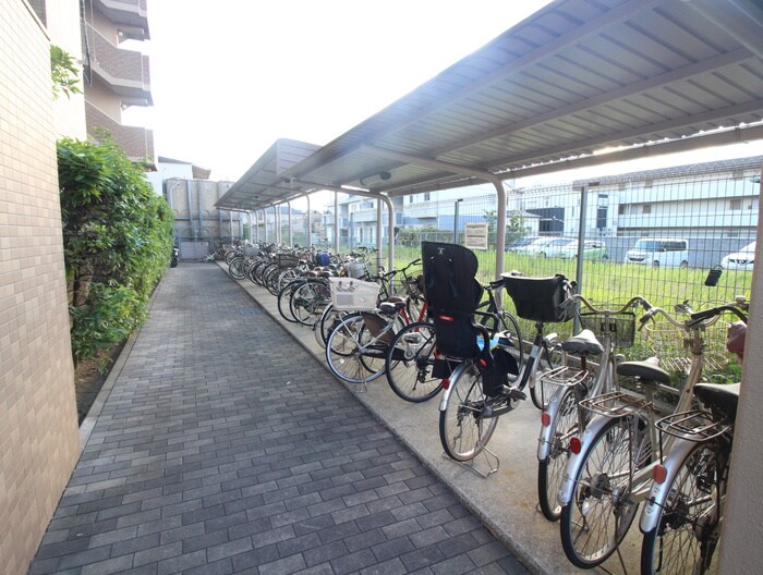 物件外観写真5　(駐輪場)