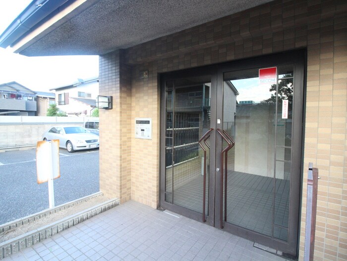 物件外観写真6　(エントランス部分)