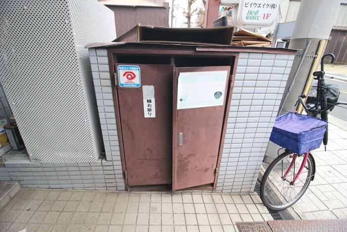 物件外観写真5　(エントランス部分)