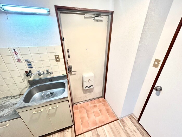 物件内観写真13　(玄関)