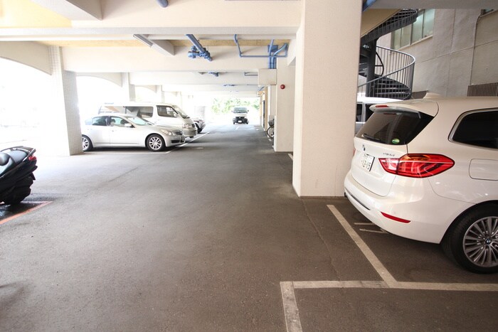 物件外観写真5　(駐車場)