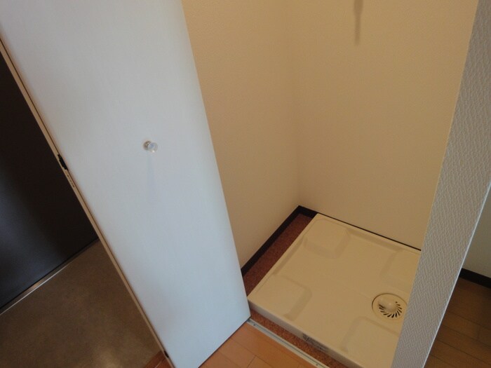 物件内観写真12　(洗濯機置場)