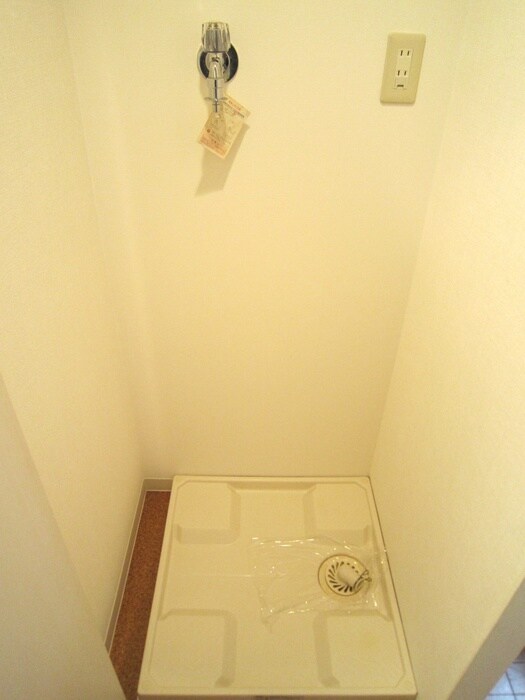 物件内観写真14　(洗濯機置場)