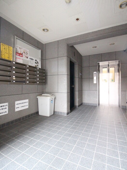 物件外観写真4　(エントランス部分)