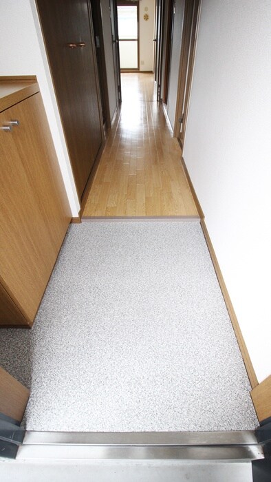 物件内観写真13　(玄関)