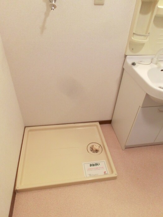 物件内観写真16　(洗濯機置場)