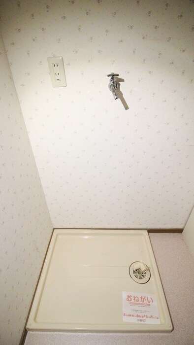 物件内観写真16　(洗濯機置場)