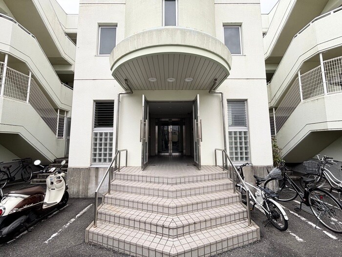 物件外観写真4　(エントランス部分)