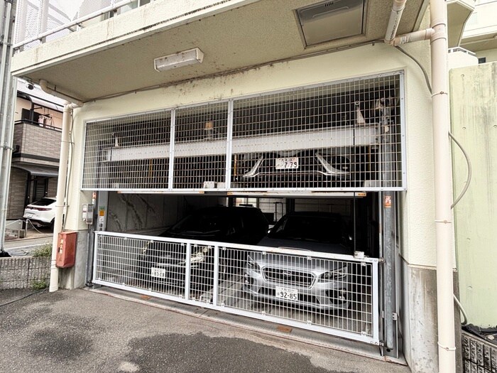 物件外観写真5　(駐車場)