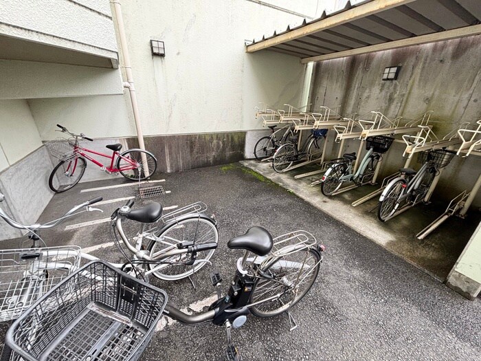 物件外観写真6　(駐輪場)