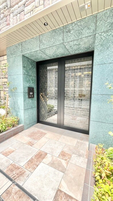 物件外観写真2　(エントランス部分)