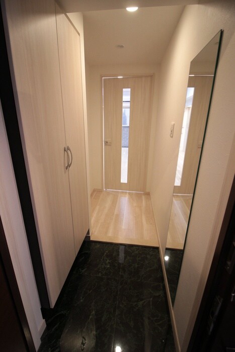 物件内観写真7　(玄関)