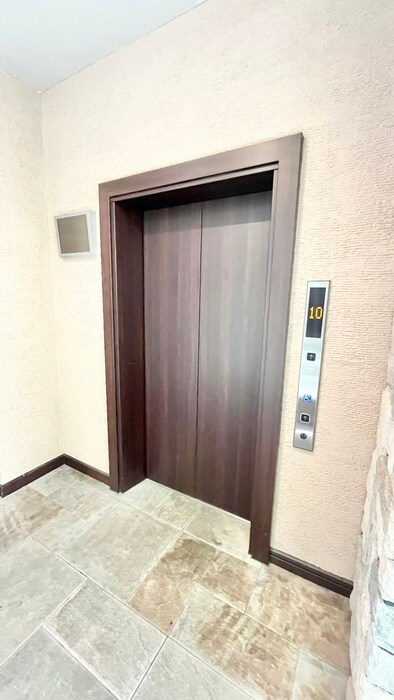 物件外観写真4　(エントランス部分)