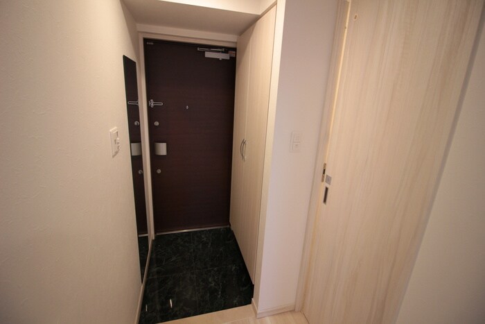 物件内観写真18　(玄関)