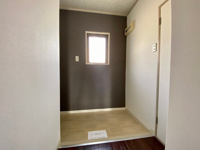 物件内観写真16　(玄関)