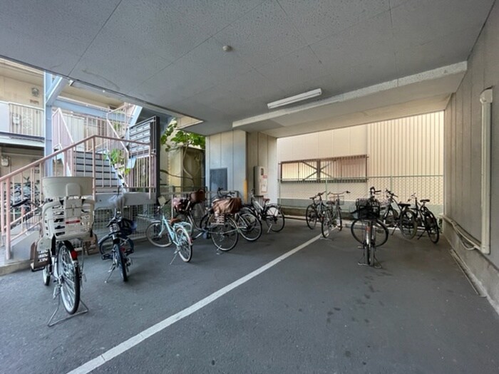 物件外観写真6　(駐輪場)