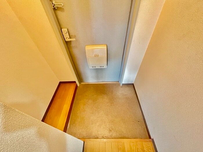 物件内観写真12　(玄関)