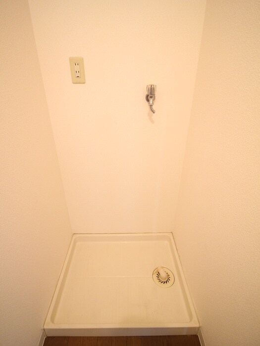 物件内観写真18　(洗濯機置場)