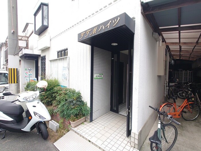 物件外観写真4　(エントランス部分)