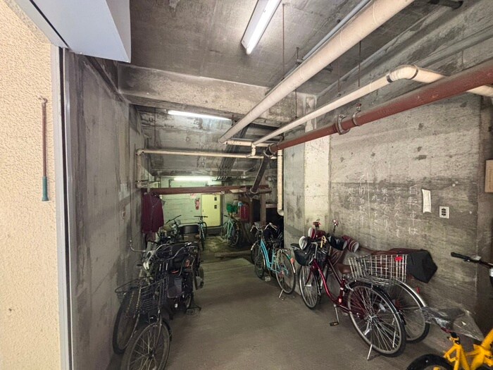 物件外観写真5　(駐輪場)