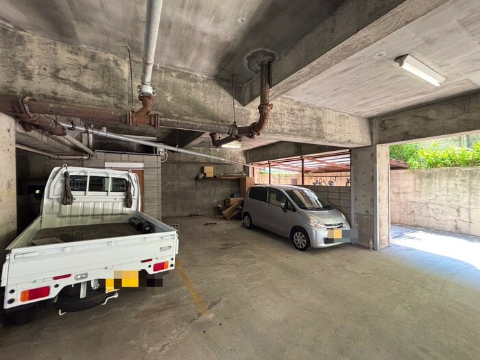 物件外観写真6　(駐車場)