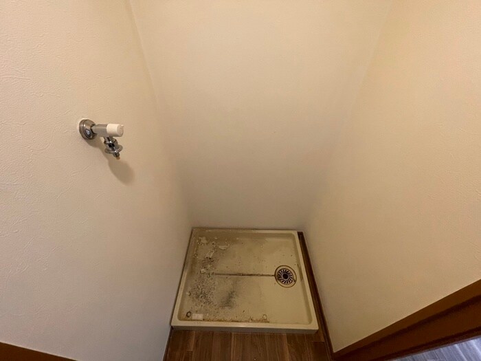 物件内観写真10　(洗濯機置場)