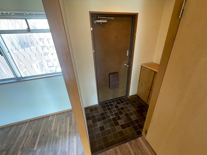 物件内観写真12　(玄関)