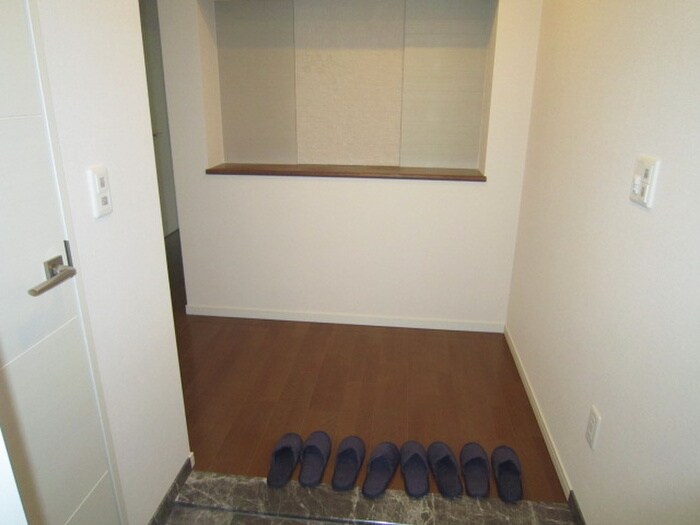 物件内観写真4　(玄関)