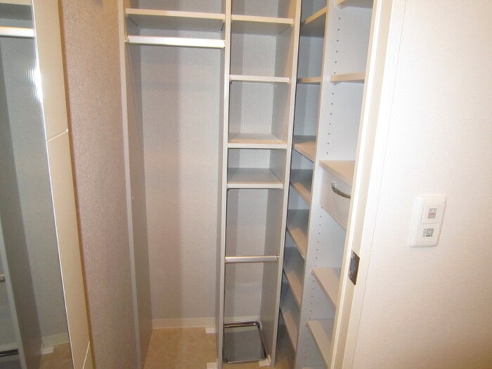 物件内観写真5　(靴箱)