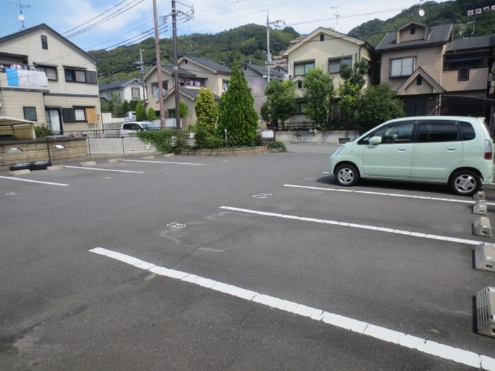 物件外観写真3　(駐車場)