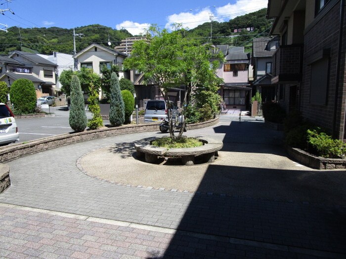 物件外観写真4　(エントランス部分)