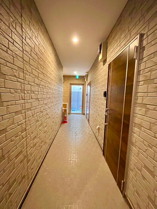 物件外観写真4　(エントランス部分)