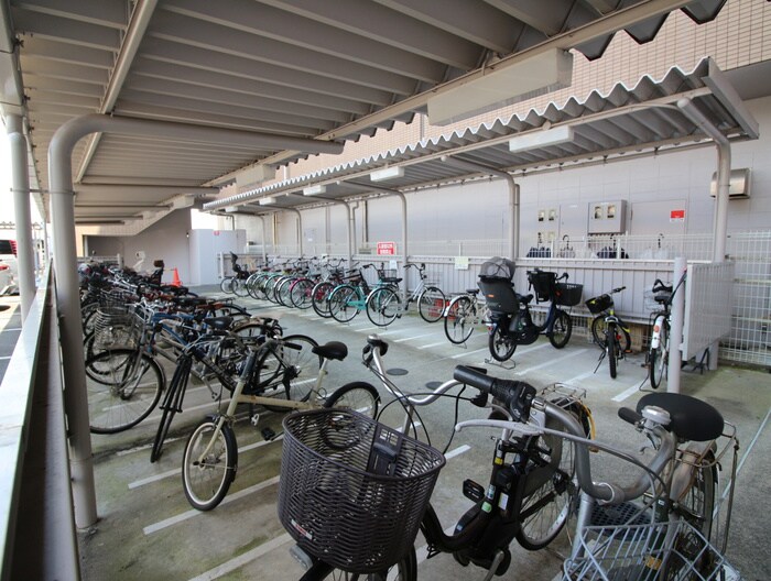 物件外観写真4　(駐輪場)