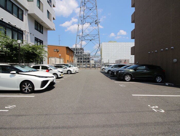 物件外観写真5　(駐車場)