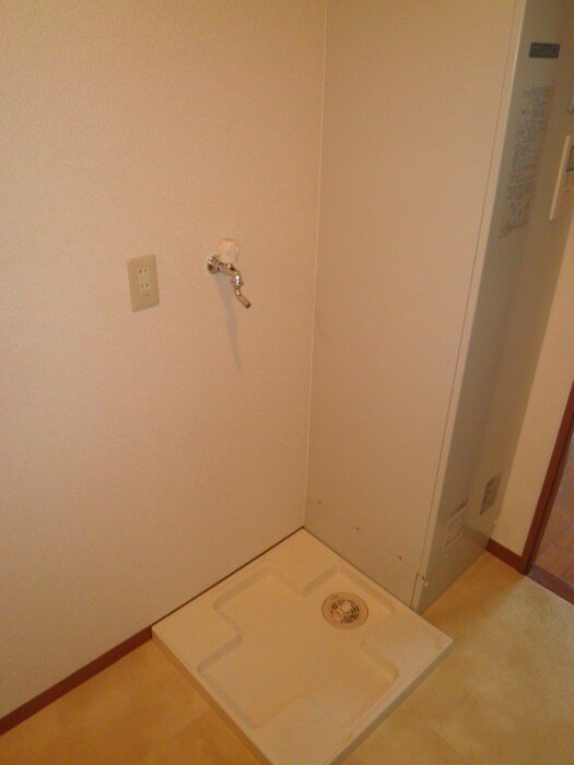 物件内観写真15　(洗濯機置場)