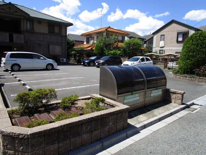 物件外観写真4　(駐車場)