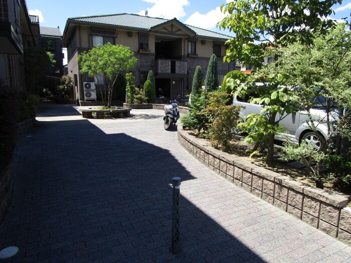 物件外観写真5　(エントランス部分)