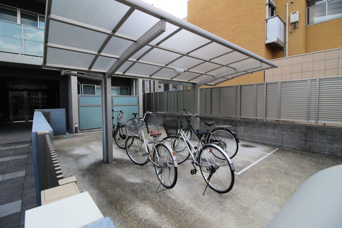 物件外観写真2　(駐輪場)