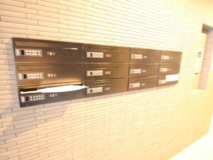 物件外観写真4　(エントランス部分)