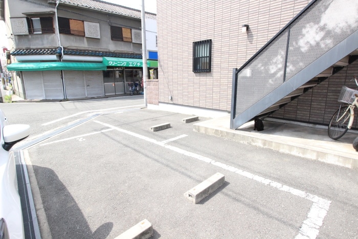 物件外観写真3　(駐車場)