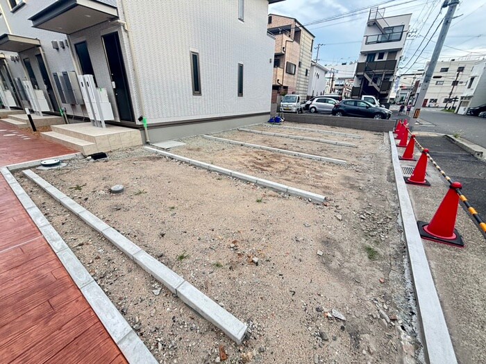 物件外観写真6　(駐車場)