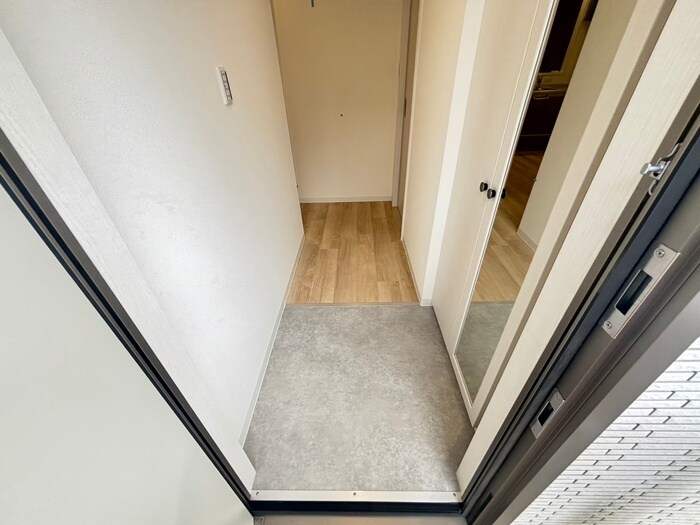 物件内観写真13　(玄関)